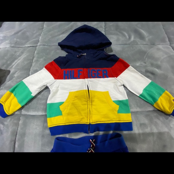 Tommy Hilfiger boys set size 24m - Picture 2 of 3
